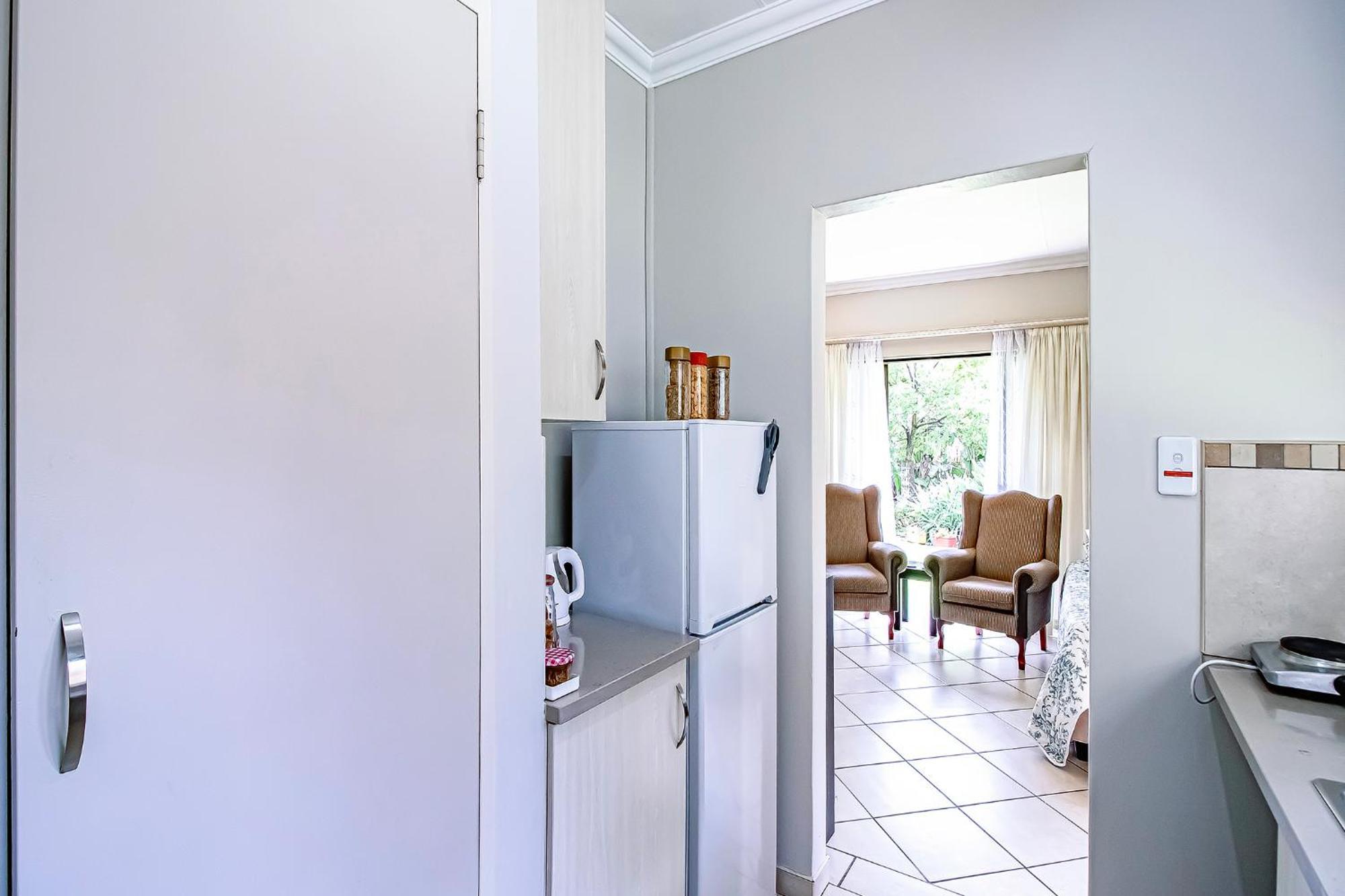 Leozet Self Catering Apartment Претория Экстерьер фото