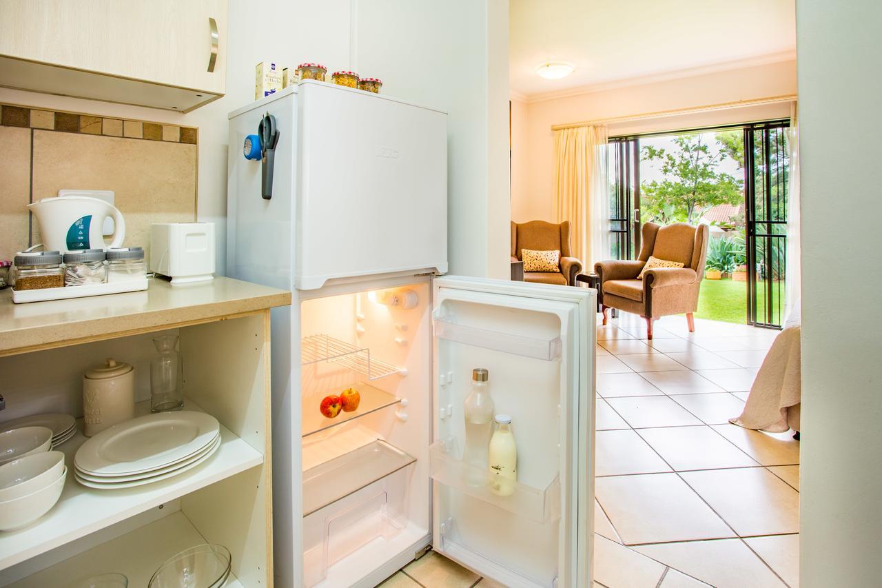 Leozet Self Catering Apartment Претория Экстерьер фото