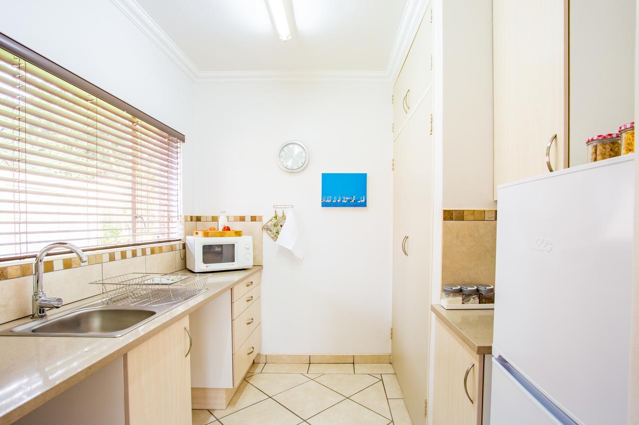 Leozet Self Catering Apartment Претория Экстерьер фото